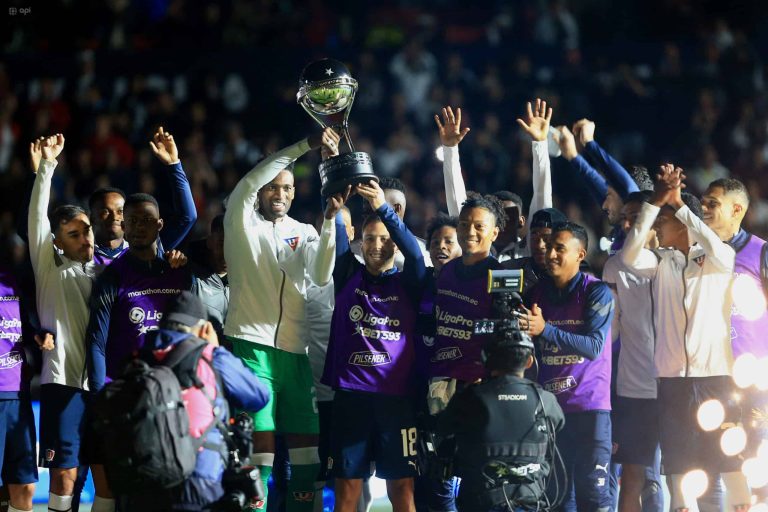 (VIDEO) LDU celebró la Copa Sudamericana con sus hinchas