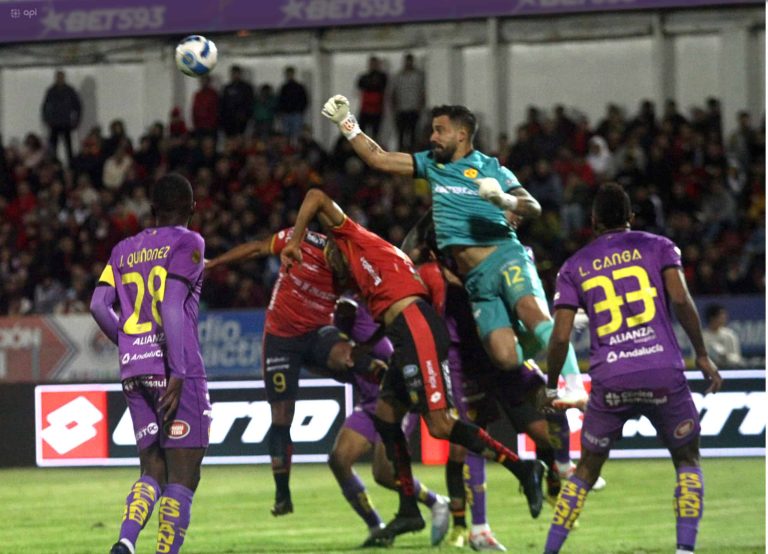 GALÍNDEZ FUE FIGURA: Deportivo Cuenca y Aucas empataron sin goles