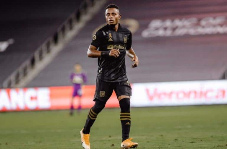 Diego Palacios busca su salida de Los Ángeles FC