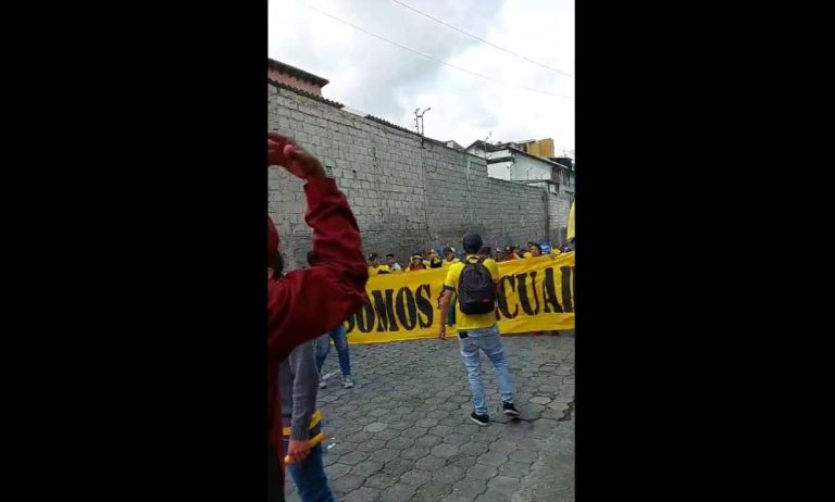 (VIDEO) “SOMOS ECUADOR”: La barra de La TRI llegó al estadio