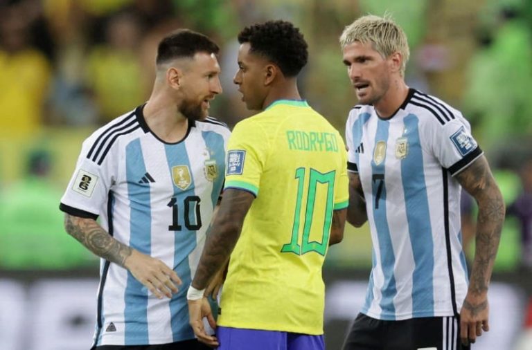 (VIDEO) El cara a cara entre Messi y Rodrygo previo al Brasil vs Argentina