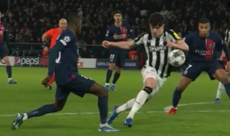 Sancionaron al árbitro VAR del PSG vs Newcastle