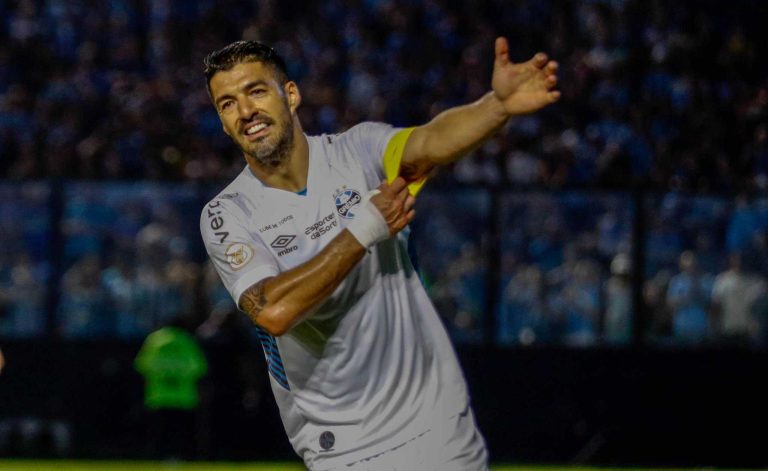 (VIDEO) El Brasileirao al rojo vivo: Suárez anotó hat-trick ante Botafogo