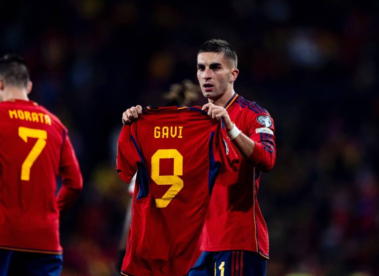 (VIDEO) CAMINO A LA EUROCOPA: España acaba líder, pero pierde a Gavi