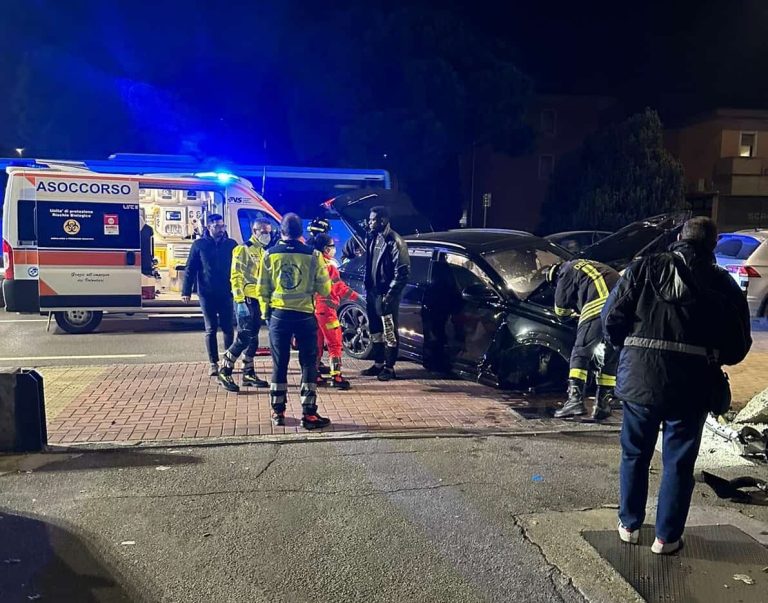 (VIDEO) Mario Balotelli sufrió un fuerte accidente de tránsito en Italia