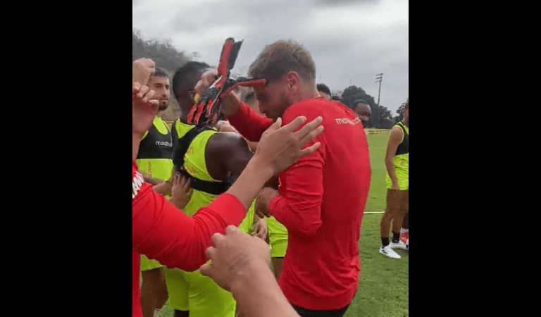 (VIDEO) Pasillo para el convocado: Así felicitó BSC a Javier Burrai