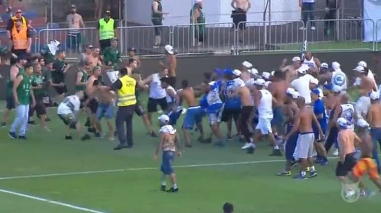(VIDEO) Hinchas de Cruzeiro y Coritiba protagonizaron una batalla campal en pleno partido