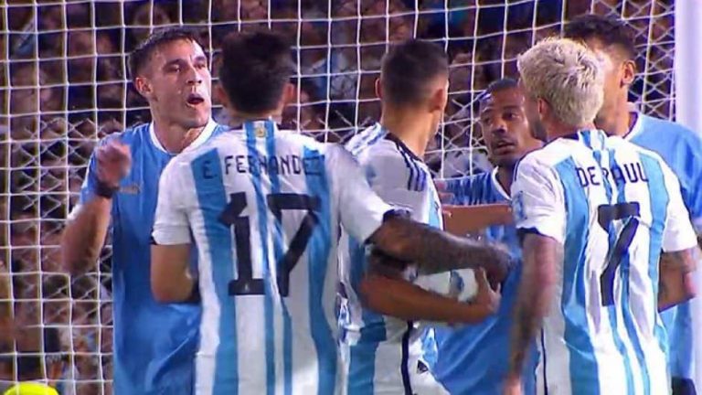 (VIDEO) “Chupa v. de Messi” El polémico gesto de Manuel Ugarte a Rodrigo De Paul