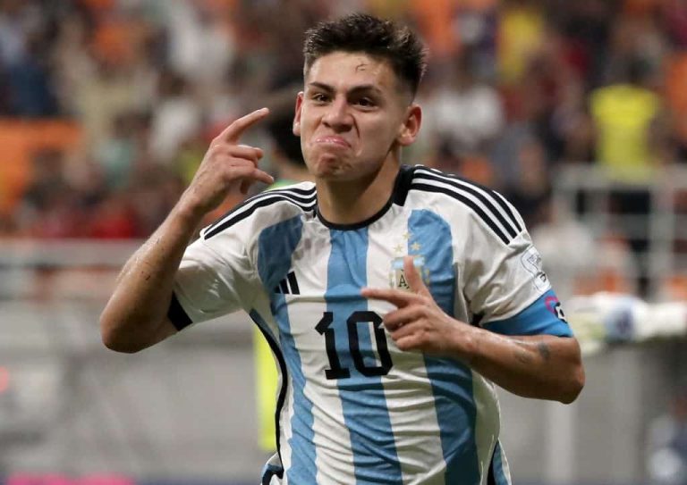 En Argentina vinculan a Claudio Echeverri con el Barça