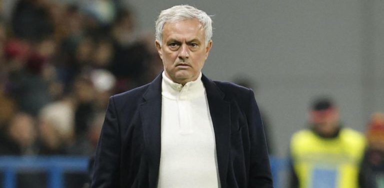 Mourinho tira de ironía y responde a la prensa en portugués
