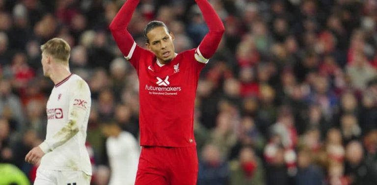 Van Dijk se encaró a Onana en el túnel de vestuarios