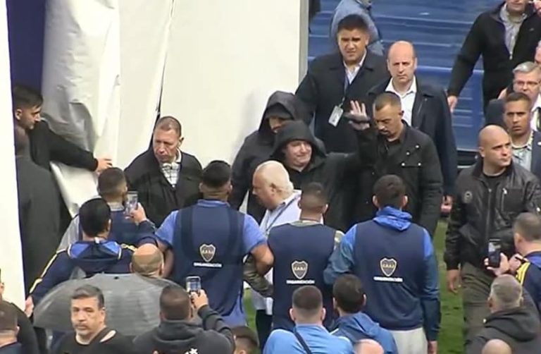 (VIDEO) Entre abucheos: Milei fue a votar en las Elecciones de Boca