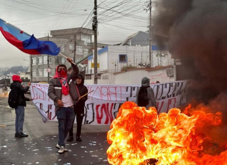 (FOTOS) Se reportaron actos de vandalismo en la sede de El Nacional