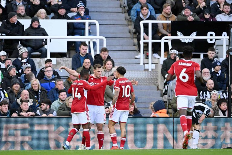 (VIDEO) Newcastle perdió de local ante Nottingham Forest