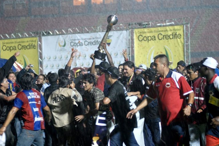 (VIDEO) ¡Se cumplen 14 años de la tremenda final entre Dep. Quito y D. Cuenca!