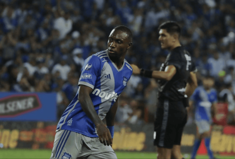 NO SEGUIRÁ EN EMELEC: Aníbal Chalá pagó su cláusula en la FEF