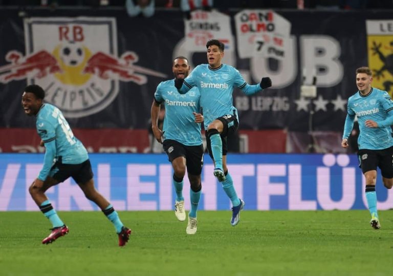 BUNDESLIGA: Piero Hincapié, en el 11 ideal de la semana