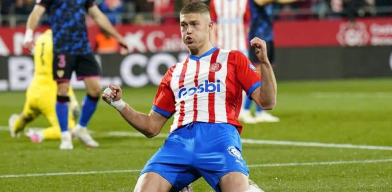 El Girona golea al Sevilla para seguir en la cima de LaLiga