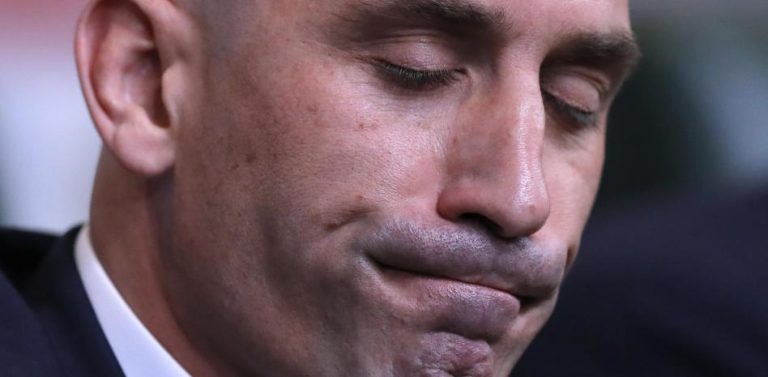 Rubiales pide al juez que archive la causa por el beso a Jenni Hermoso