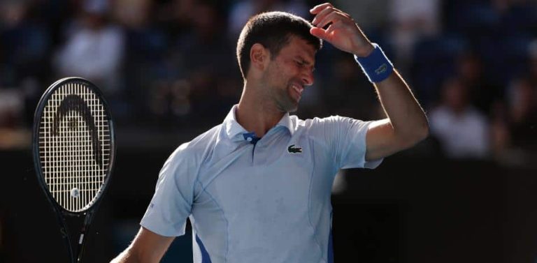 #NTF Cayó ante Sinner: Djokovic discutió con el juez y le pegó a un micrófono en Australia