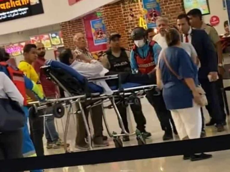 #StudioNews (VIDEO) Robo en un centro comercial de Guayaquil: Un hombre resultó herido