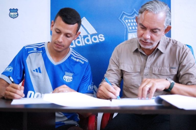 (FOTOS) Andrés Ricaurte ya firmó y fue presentado con el Emelec