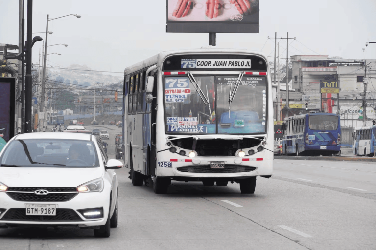 #StudioNews | Buses urbanos sí circulan en Guayaquil, pero pocos pasajeros se movilizan
