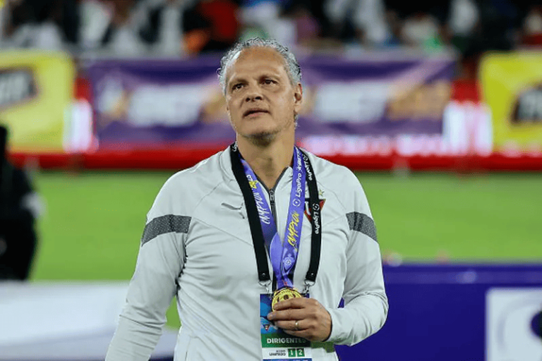 FIN DE UNA ERA: Esteban Paz quedó fuera de Liga de Quito