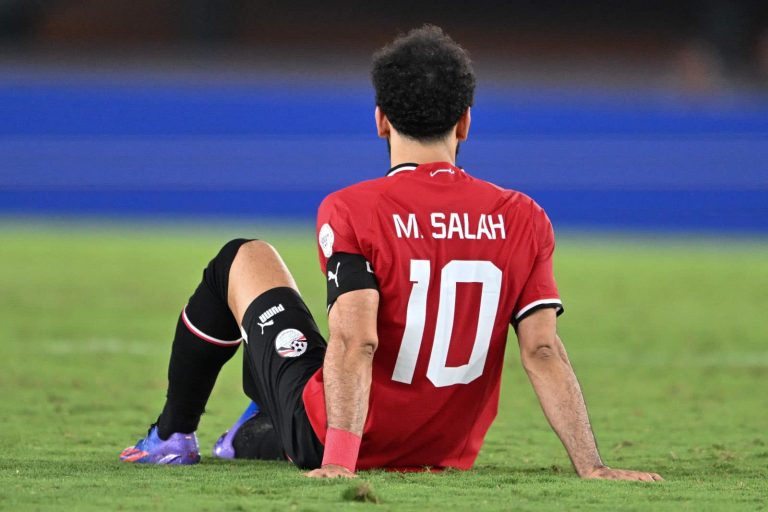 (VIDEO) Alarmas en Liverpool: Salah salió lesionado en la Copa Africana
