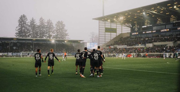 Pacho tuvo acción, pero Eintracht Frankfurt sufrió un amargo empate
