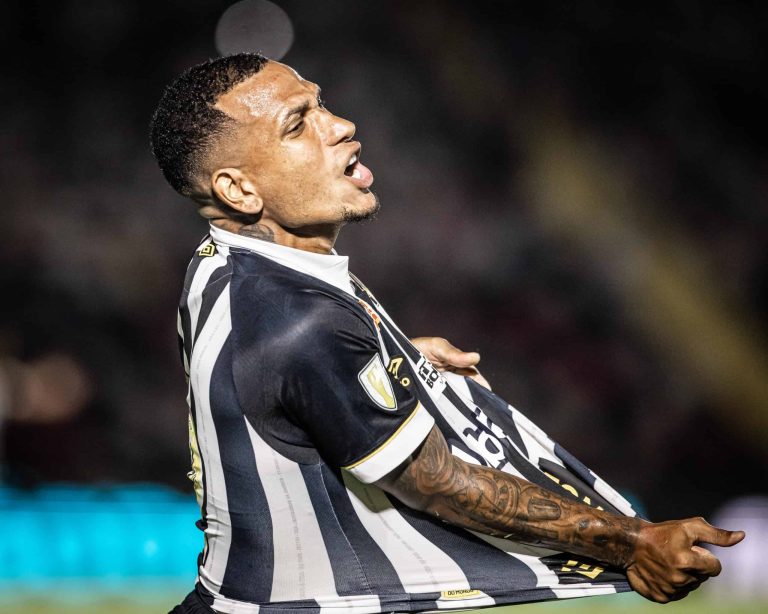 (VIDEO) El ex Aucas la rompió en su debut: Golazo de Rómulo Otero con el Santos