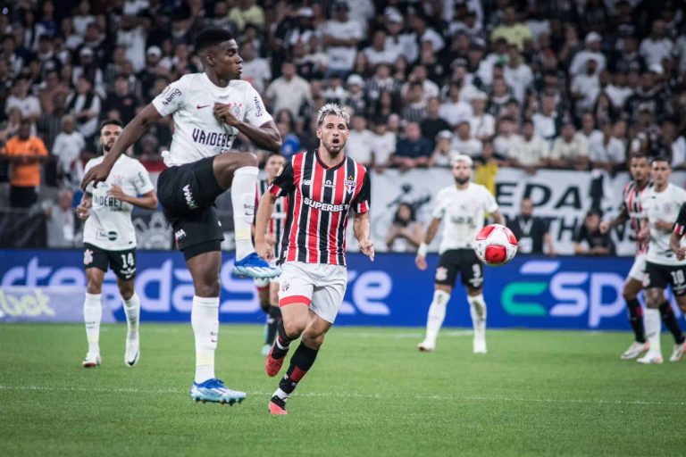 HUBO DUELO ‘TRICOLOR’: Sao Paulo alargó la mala racha de Corinthians
