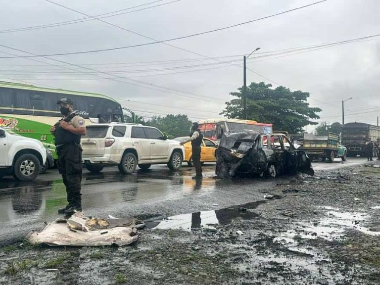 #StudioNews | Ecuador en alerta: explosiones, detonaciones y secuestros de policías tras el estado de excepción