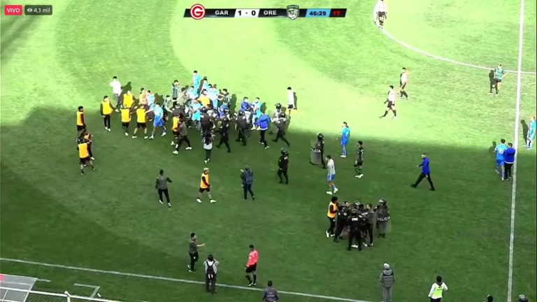 (VIDEO) ¡INTERVINO LA POLICIA! Pelea entre los jugadores de Orense y Deportivo Garcilaso