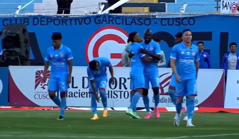 (VIDEO) Gol y asistencia de Renny Simisterra en la goleada del Deportivo Garcilaso ante Orense