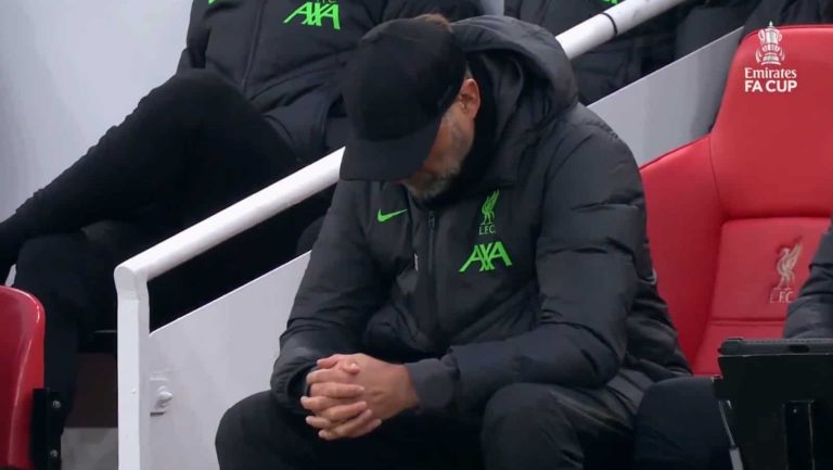 (VIDEO) Klopp se emociona al escuchar el ‘You’ll Never Walk Alone’