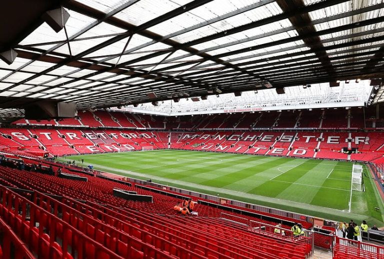 Manchester United podría construir un nuevo estadio