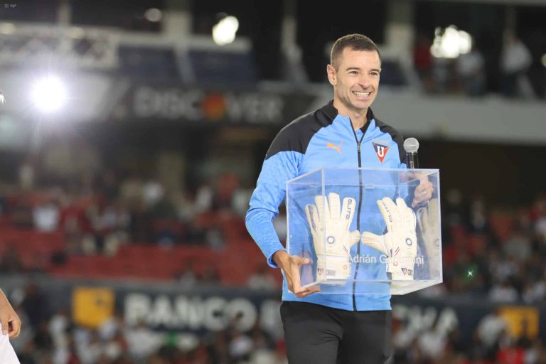 (VIDEO) Adrián Gabbarini fue homenajeado en la ‘Noche Blanca’