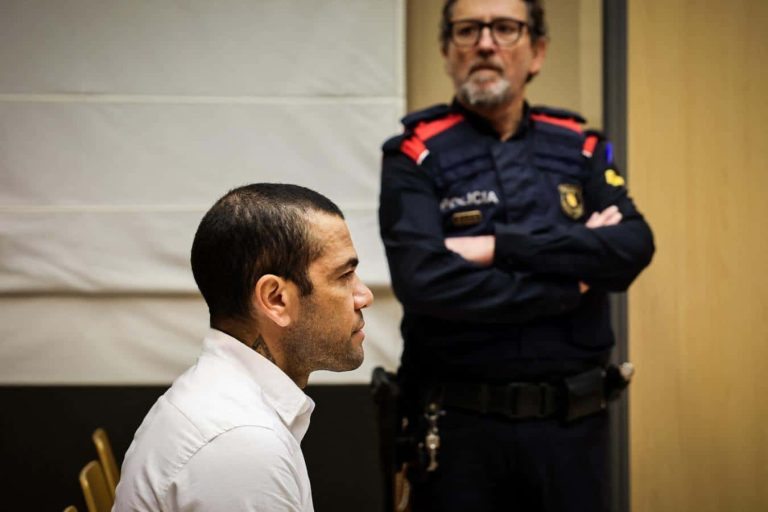 NO LO QUIEREN: La fuerte decisión que tomó Bahía tras la condena a Dani Alves