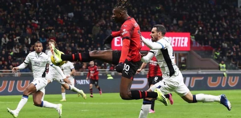 Un Leao estelar no basta al Milan ante un defensivo Atalanta