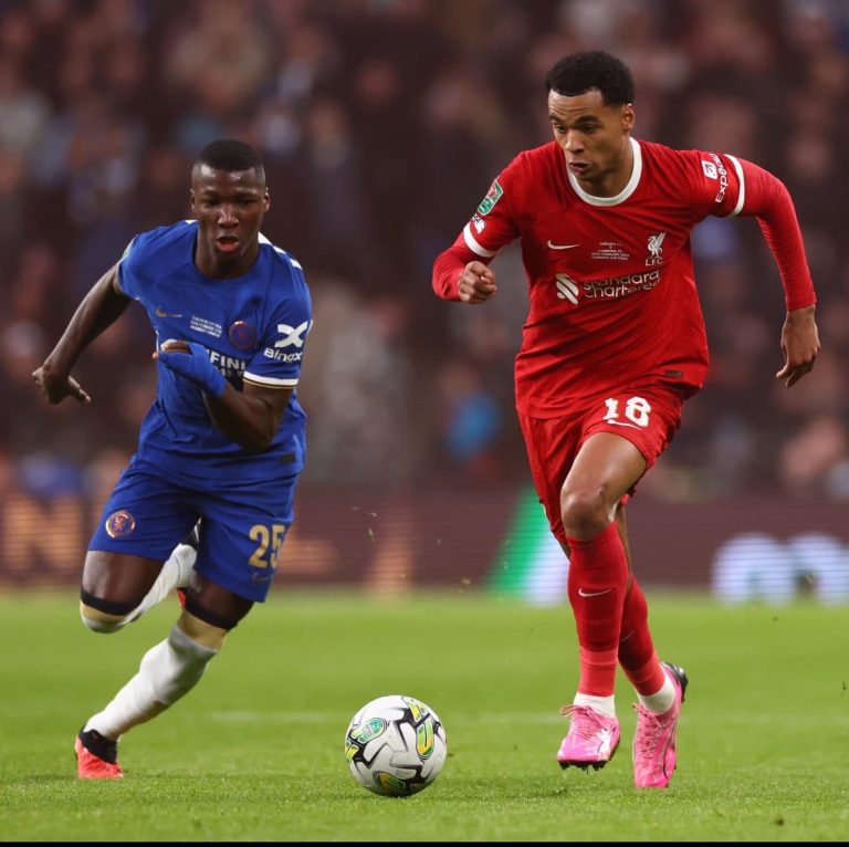 (DATOS) El gran partido de Moisés Caicedo en la final de la Carabao Cup