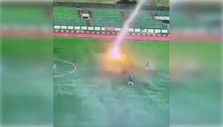 (VIDEO) ¡Terrible! Jugador murió tras ser impactado por un rayo