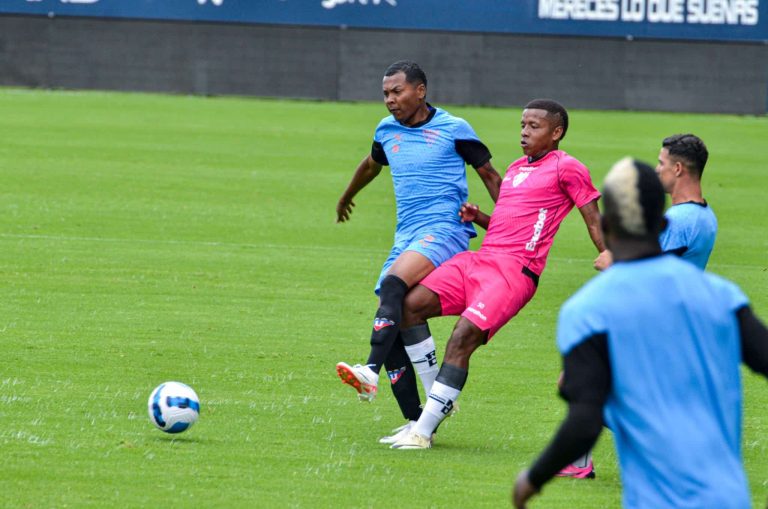 EN CUATRO TIEMPOS: IDV superó a LDU en amistoso