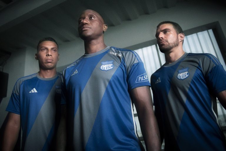 (VIDEO) Emelec presentó su nueva camiseta para la temporada 2024