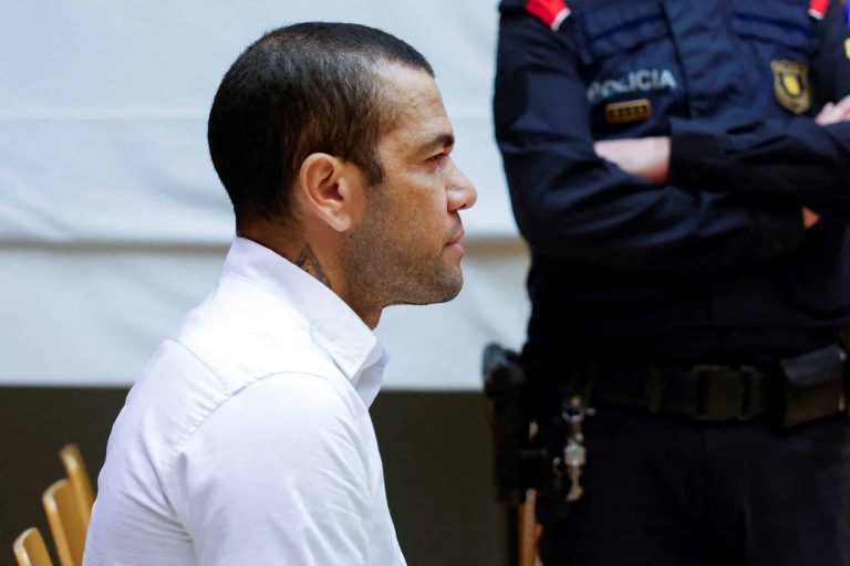 Dani Alves, en su momento más crítico: activan el protocolo por riesgo de suicidio