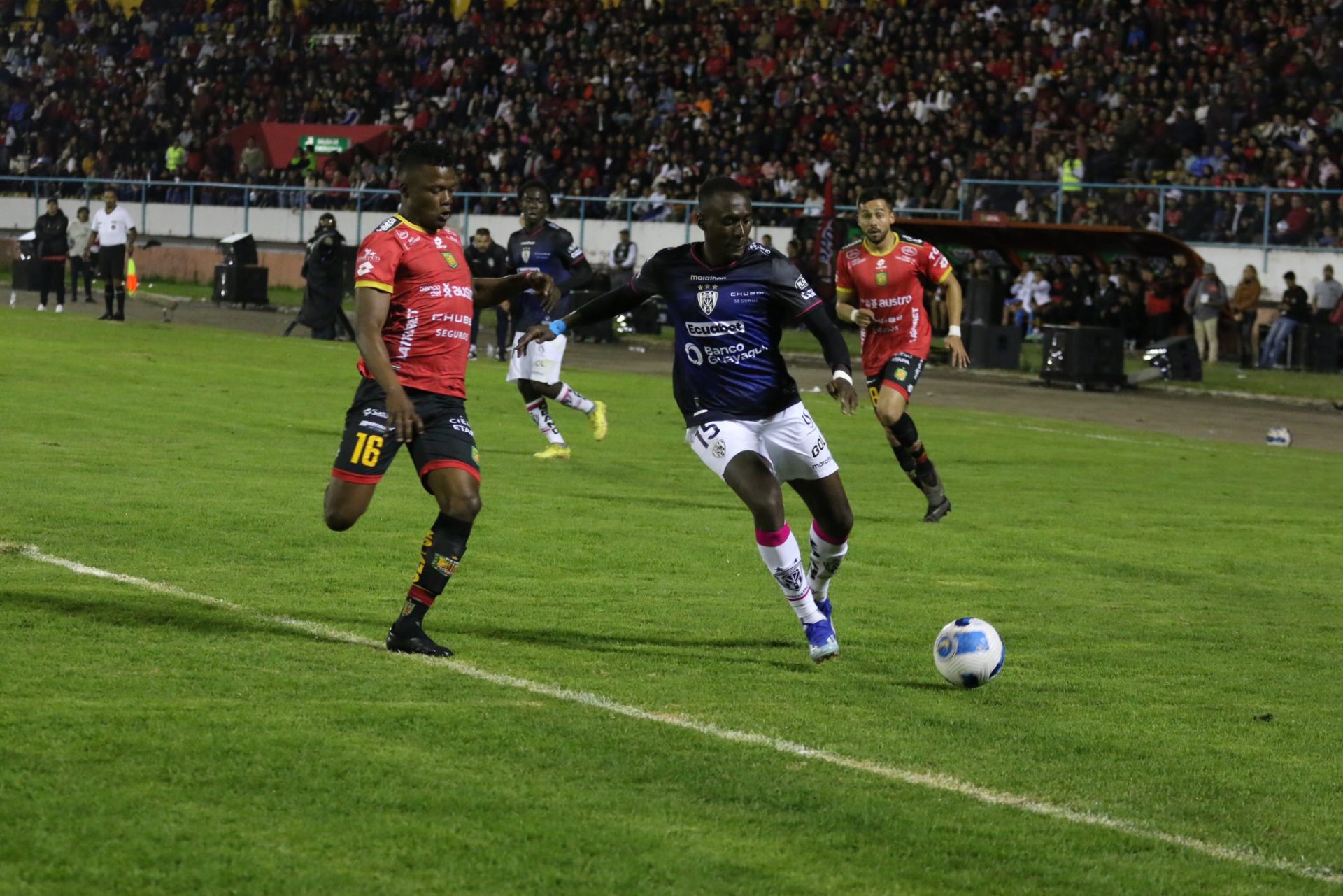 (VIDEO) La Noche Colorada terminó en empate entre D. Cuenca e IDV ...