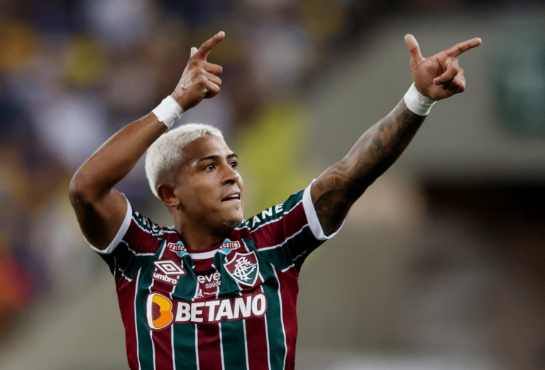 Fluminense recupera a John Kennedy para enfrentar a LDU