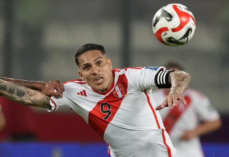 Paolo Guerrero, amenazado, debe decidir: “O su familia o el fútbol”
