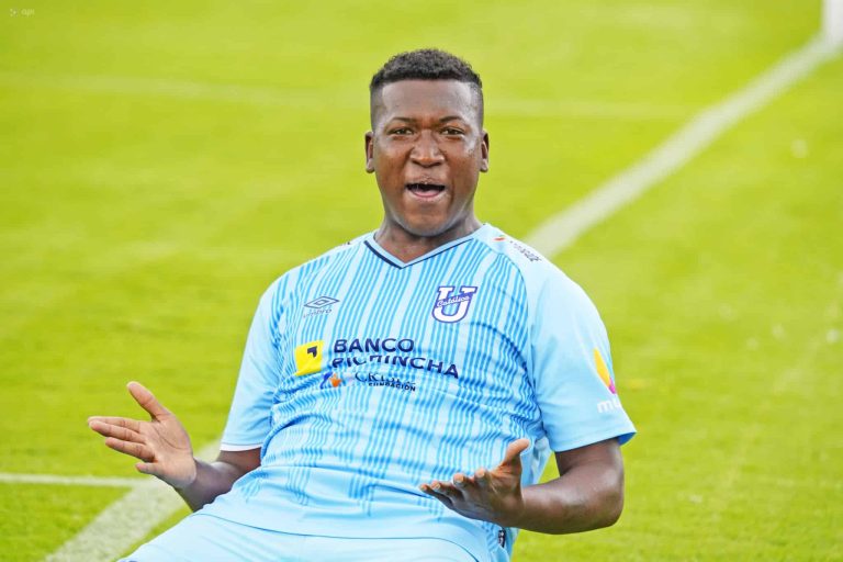 “Cifuente ha bajado mucho de peso, es el mejor delantero del fútbol ecuatoriano”