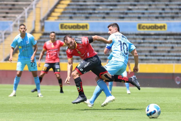 (VIDEO) ¡PARTIDAZO CON POLÉMICA! De 0-3 a 3-3: Locura en el Atahualpa entre U. Católica y D. Cuenca
